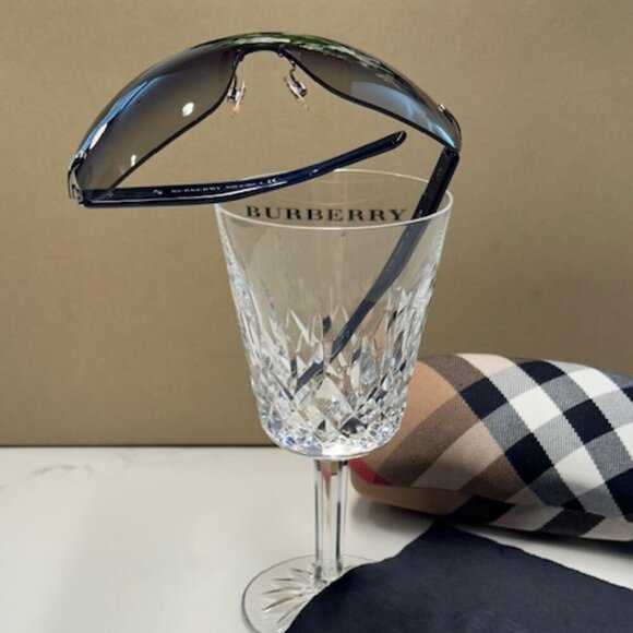 🔥🔥🔥Burberry Unisex Shield UV Sunglasses B3032 1003/8G Made in Italy - Picture 3 of 16